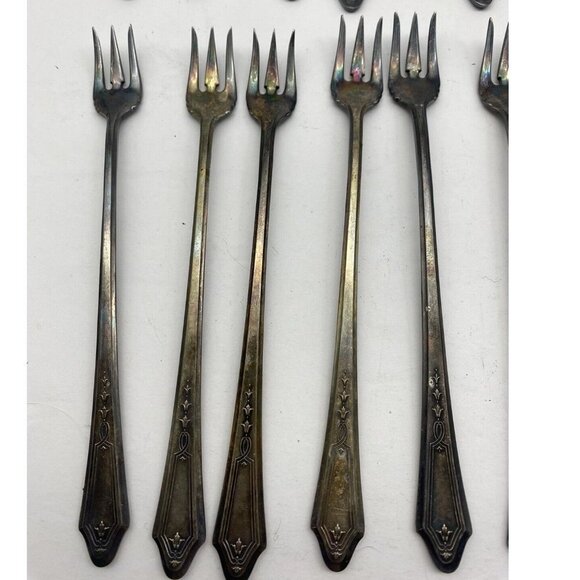 12 Oneida Community Made Tudor Silverplate Duchess‎ Seafood Cocktail Forks 1923 - Picture 10 of 12